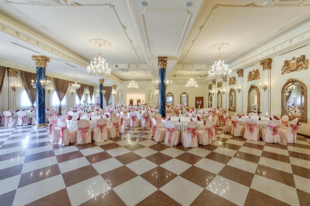 Hotel Krolewski Janów Lubelski Exterior foto