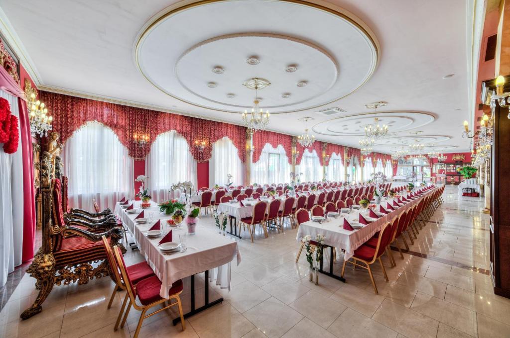 Hotel Krolewski Janów Lubelski Exterior foto