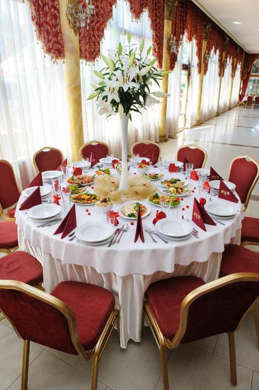 Hotel Krolewski Janów Lubelski Exterior foto
